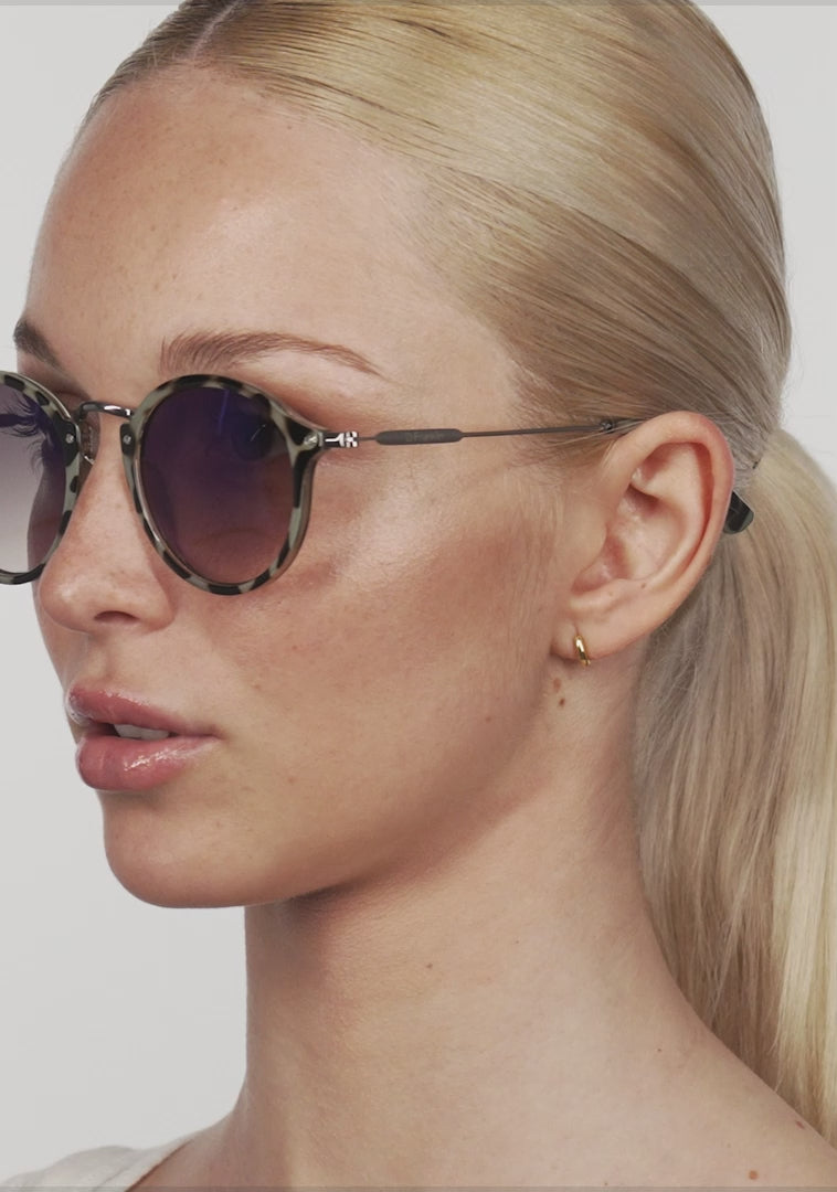 Cargar video: Roller TR90 Green Tort / Grad Smoke