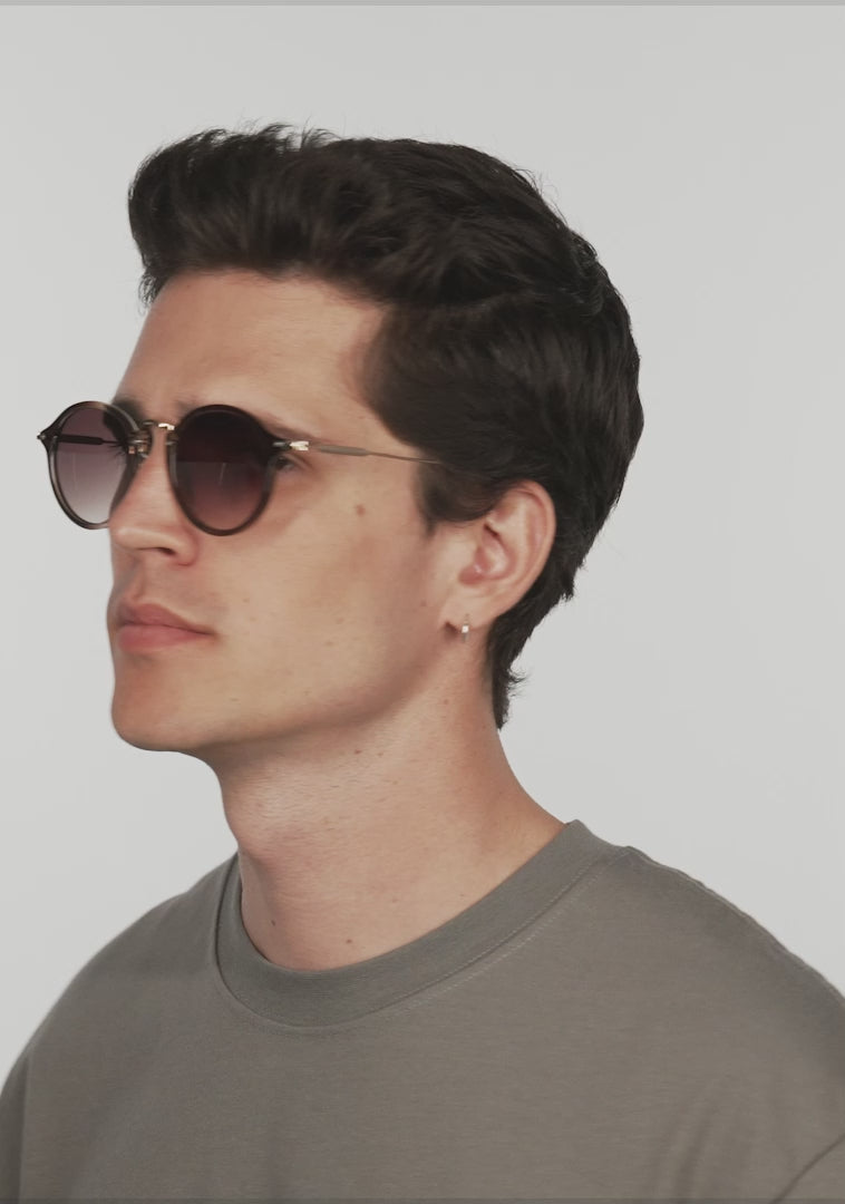 Cargar video: Roller TR90 Milky Brown / Grad Brown