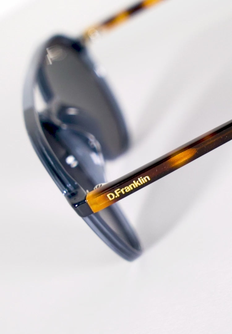 Cargar video: America Round Navy / Black