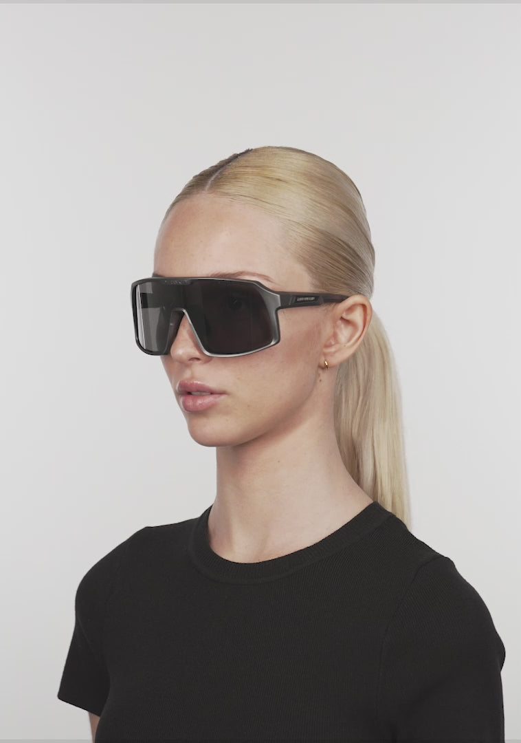 Cargar video: Wind Limited Iridiscent Plumb / Smoke