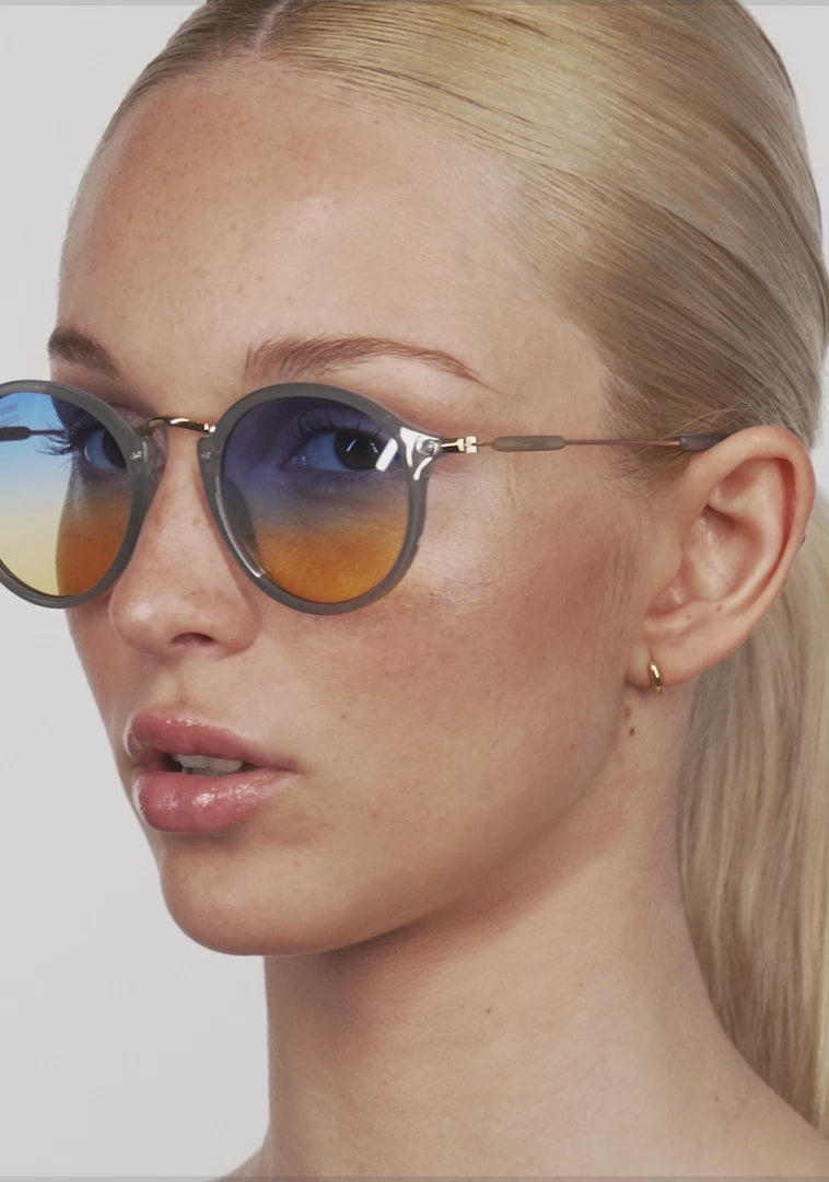 Cargar video: Roller TR90 Milky Blue Grey / Grad Blue