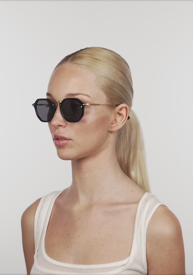 Cargar video: Roller HEX Black / Black