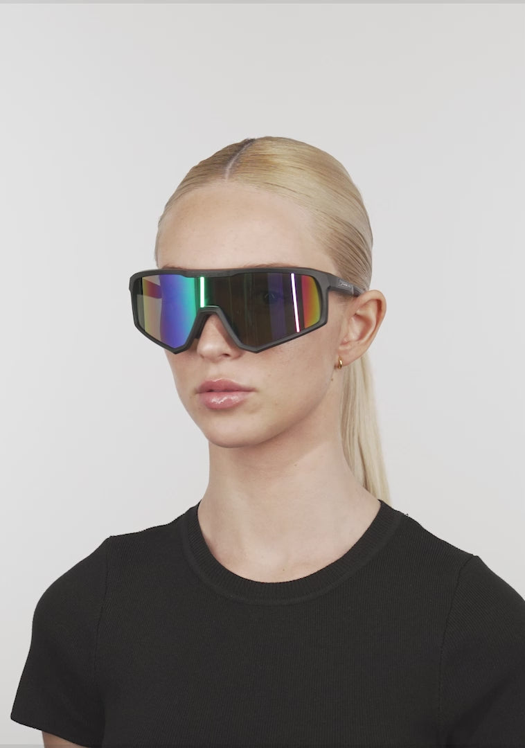 Cargar video: Hurricane Black / Blue