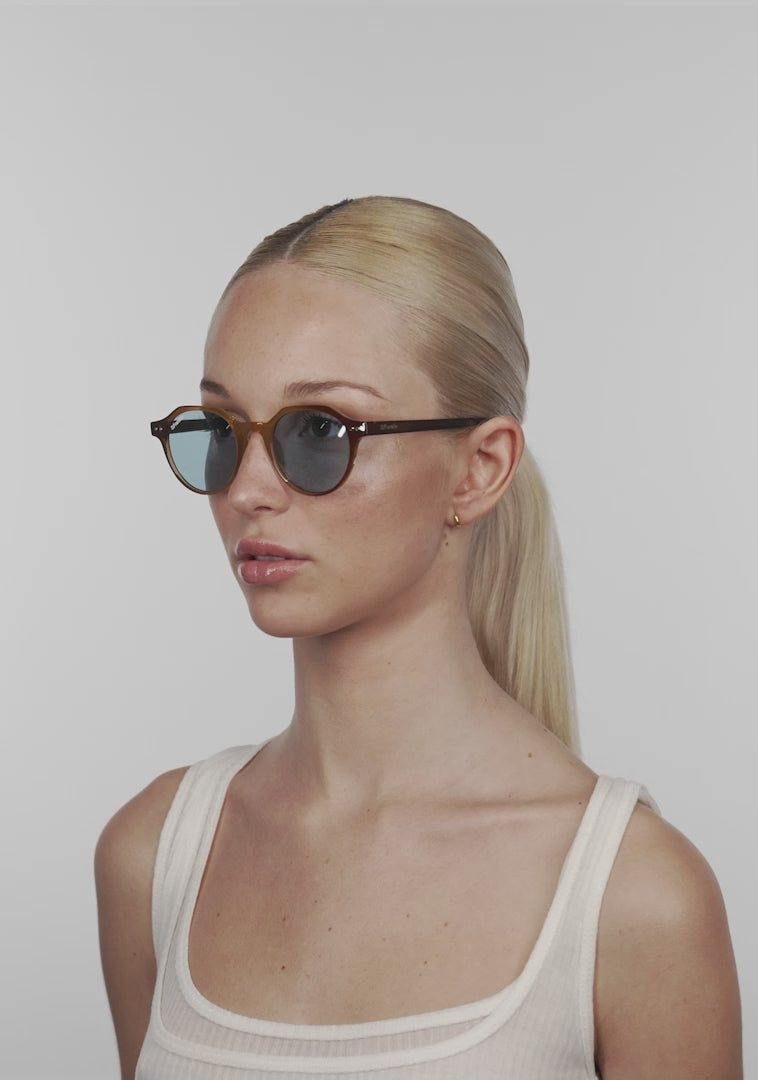 Cargar video: Ultra Light S Round Trans Brown / Trans Blue