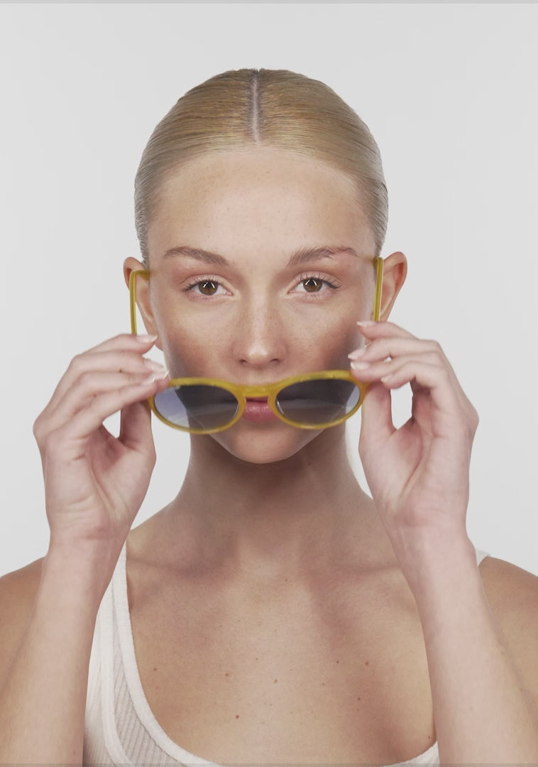 Cargar video: Ultra Light Max Honey / Grad Blue