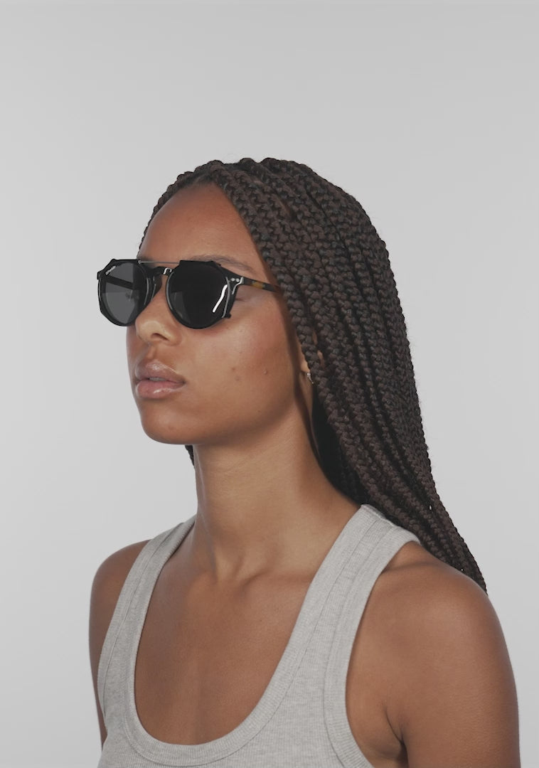 Cargar video: Ultra Light Max Clip-On Black