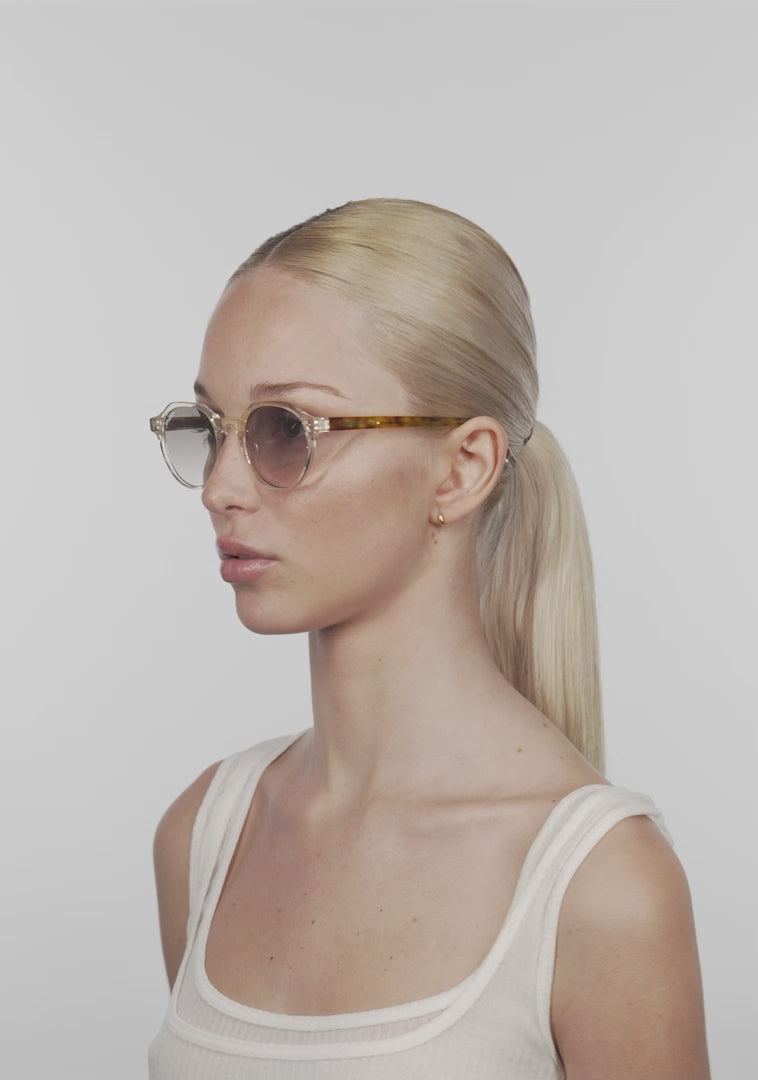 Cargar video: Ultra Light S Round Trans Grey / Grey